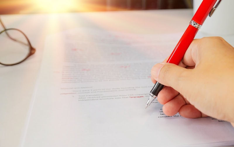 proofreading-paper-on-white-table